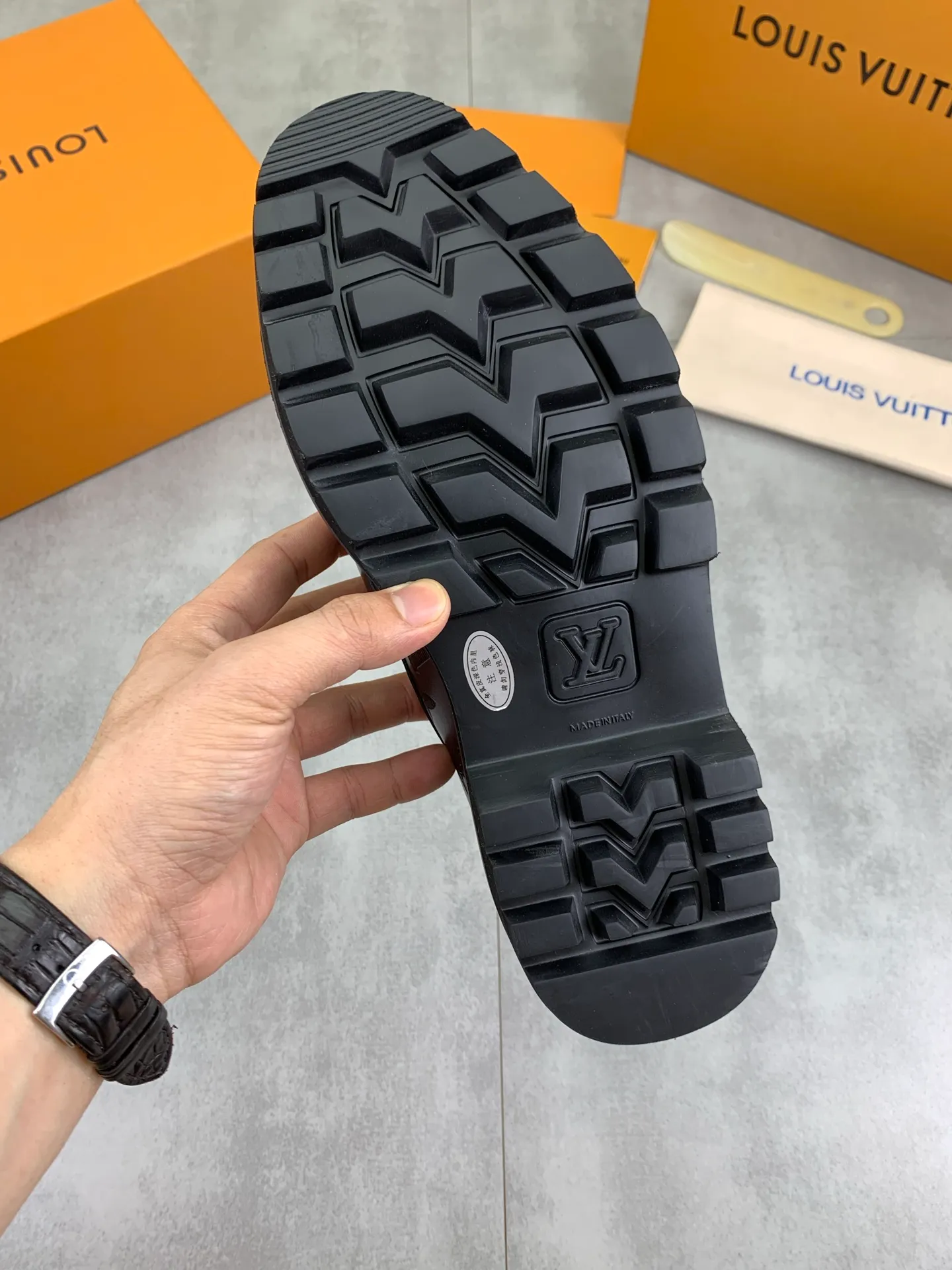 Factory price P820 💎💎💎LOUIS VUITTON [Louis Vuitton] - LV men's business casual leather shoes, luxurious and noble 👞All imported original cowhide, just to create a more comfortable wearing experience, upper: original high-end calfskin ➕Imported soft cowhide lining, original lightweight foam outsole ✔️ Color: 6️⃣colors available Size: 39-44 (38.45 46 can be customized (non-returnable)